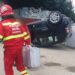 FOTO Un autoturism s-a răsturnat pe raza localității Dumbrăveni. Două persoane au fost transportate la spital