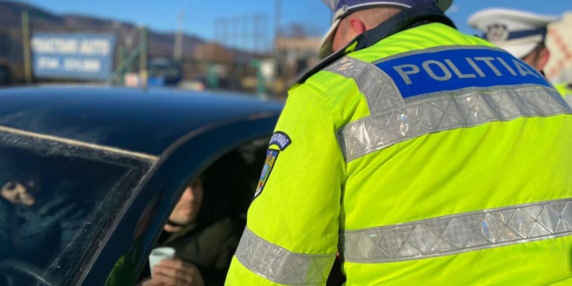 Încercare eșuată pentru un adolescent prins la volanul unei mașini în cartierul Burdujeni. Acesta a încercat să-i ducă de nas pe polițiștii care l-au tras pe dreapta pentru foliile neomologate de pe stopuri