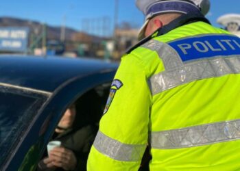 Încercare eșuată pentru un adolescent prins la volanul unei mașini în cartierul Burdujeni. Acesta a încercat să-i ducă de nas pe polițiștii care l-au tras pe dreapta pentru foliile neomologate de pe stopuri