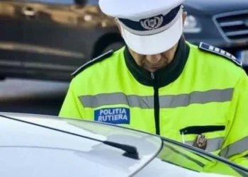 Un tânăr din Șaru Dornei, drogat cu metamfetamină, a fost depistat de polițiști la volanul unui autoturism în municipiul Vatra Dornei