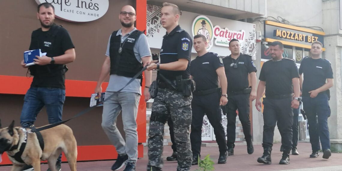 FOTO Polițiștii suceveni au derulat o acțiune pentru securizarea parcurilor și zonelor de agrement din oraș. Persoanele bete sau care vagabondau au fost trimise acasă