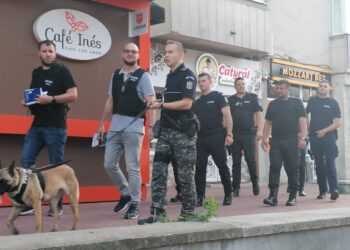 FOTO Polițiștii suceveni au derulat o acțiune pentru securizarea parcurilor și zonelor de agrement din oraș. Persoanele bete sau care vagabondau au fost trimise acasă