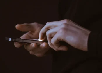 Un individ din cătunul de rromi din Capu Câmpului a rămas fără telefon, după ce i l-a dat prietenului său, iar acesta a refuzat să-l mai înapoieze