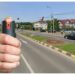 Scandal la semafor, în fața magazinului Metro. Un șofer de BMW a pulverizat spray iritant lacrimogen într-o mașină în care se aflau patru adulți și trei copii, printre care un bebeluș de 8 zile