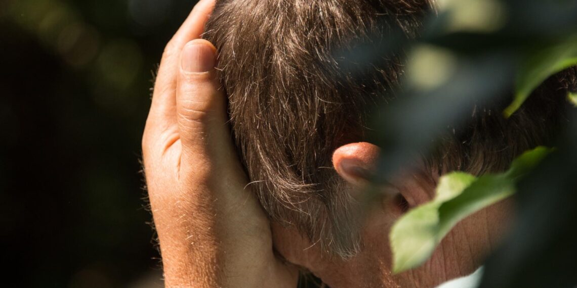 Un bărbat din Rădășeni a fost agresat de către fiica sa și soțul acesteia. Cei doi veniseră să-și petreacă concediul la domiciliul victimei