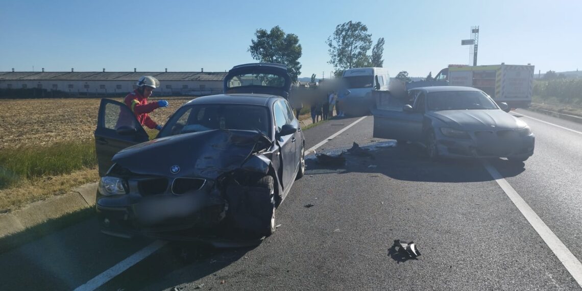 FOTO Trei autovehicule sunt implicate într-un accident rutier pe raza localității Ilișești. Doi adulți și un minor sunt transportați la spital