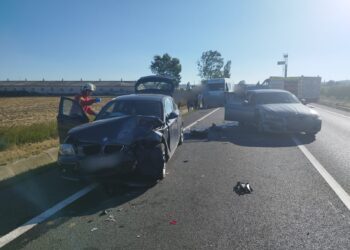 FOTO Trei autovehicule sunt implicate într-un accident rutier pe raza localității Ilișești. Doi adulți și un minor sunt transportați la spital