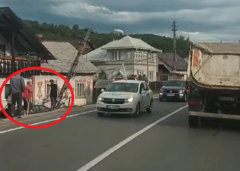 VIDEO O șoferiță în vârstă de 26 de ani s-a izbit cu mașina într-un stâlp de electricitate din Păltinoasa, după ce a adormit la volan. Două persoane au fost rănite