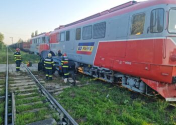 FOTO O femeie a murit, după ce mașina în care se afla a fost lovită de un marfar, pe raza comunei Mușenița