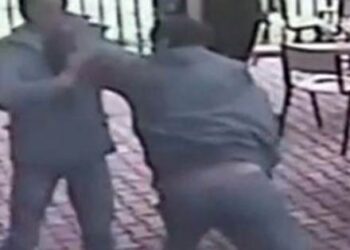 Amendă penală de 4.000 de lei pentru un individ care l-a băgat sub masă pe un bărbat, după un set de palme. Disputa s-a consumat pe terasa unei crâșme