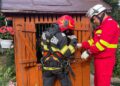 FOTO Pompierii au salvat o femeie care a căzut într-o fântână din localitatea Liteni
