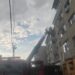 FOTO Panică într-un bloc din Fălticeni, din cauza unui incendiu izbucnit în interiorul unui apartament în care nu se afla nicio persoană. Două femei au suferit atac de panică