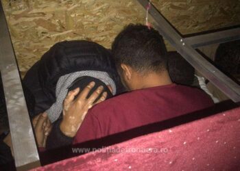 Un traficant de migranți a fost condamnat la închisoare cu suspendare, după ce a ajutat 24 de migranți să treacă fraudulos frontiera din Ucraina în România. Cei mai mulți migranți erau lăsați în Gara Burdujeni