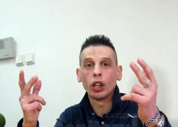 Celebrul țepar Ovidiu Rusu a țepuit o femeie de aproximativ 400.000 de dolari. Individul s-a dat drept preot și i-a spus victimei, stabilite în SUA, că va construi o grădiniță și o farmacie care va oferi medicamente gratis nevoiașilor