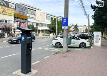 Disponibilitatea a 149 de locuri de parcare cu plată din Suceava poate fi verificată direct de pe telefon. Primăria urmează să mai monteze încă 100 de senzori