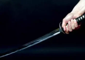 Un bărbat din Putna este arestat preventiv pentru că l-a măcelărit cu sabia pe un rădăuțean, în încercarea de a-l omorî. Agresorul se află la a doua tentativă de omor