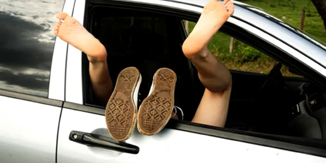 Un sucevean trebuie să îi plătească fostei iubite 10.000 de lei, daune morale. Individul a rupt-o în bătaie și pe urmă a iubit-o toată noaptea, printre cioburi, în mașina acesteia