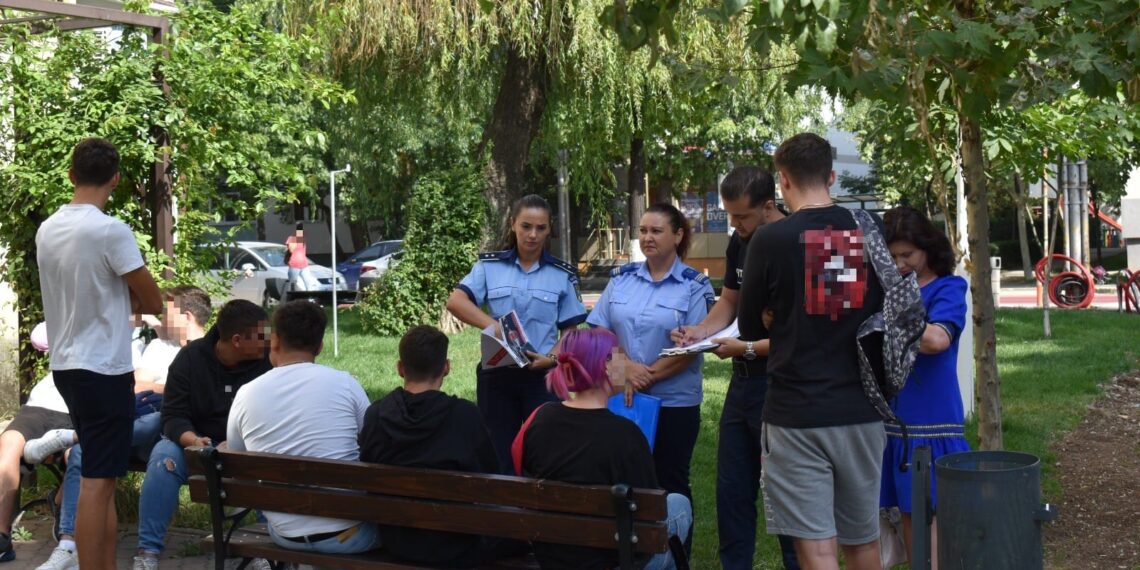 FOTO Polițiștii suceveni au legitimat peste 200 de elevi care pierdeau vremea în apropierea unităților de învățământ sau prin crâșme, săli de jocuri și restaurante. Unitățile de învățământ au primit informări scrise despre toți chiulangii