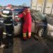 FOTO Un bărbat din Neamț a murit, după ce s-a izbit cu mașina în remorca unui camion parcat pe raza localității Drăgușeni