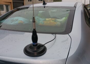 Hoții au furat antena stației de pe un BMW parcat în apropierea Pizzeriei Padova din Suceava