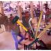 Șapte sălbatici care s-au bătut cu sete pe terasa unui restaurant din Rădăuți au scăpat basma curată. Indivizii nu-s pedepsiți nici pentru că au fluturat un topor, o bâtă de baseball, o cheie metalică și un baros în public