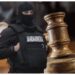 Scandal în uniformă! Doi jandarmi, eroi pe Facebook, au fost condamnați definitiv pentru că l-au spart cu bătaia pe un tânăr, în sediul Poliției Municipiului Botoșani. Cei doi colecționari de condamnări din IJJ Botoșani au ciomăgit victima și în dubă: ”În seara asta eu sunt Dumnezeul tău”