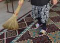 O bosânceancă beată s-a plâns polițiștilor că a fost bătută cu mătura, după ce a scuipat în curtea unei vecine