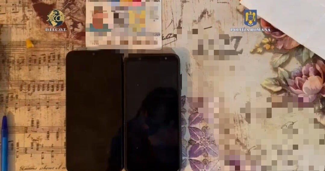 FOTO Doi indivizi din Tulcea au fost săltați de mascați, după ce au racolat o copilă prin intermediul unui joc online și au convins-o să se dezbrace în timpul unui apel video. Bărbații au făcut capturi de ecran