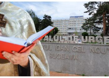 Medicii din SCJU Suceava arată cu degetul spre preotul duhovnic al unei familii din Mitocu Dragomirnei, pentru că i-ar fi convins pe părinții unui adolescent de 14 ani, aflat în moarte cerebrală, să nu fie de acord cu donarea de organe