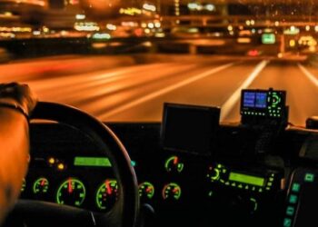 Polițiștii i-au încurcat socotelile unui șofer profesionist beat muci, care conducea un TIR prin Gura Humorului