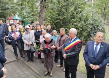 Profesoara de română Viorelia Braicu s-a stins din viață la scurt timp după ce bustul tatălui său a fost dezvelit în centrul Sucevei: ”Mă bucur că trăiesc acest moment la care am visat”