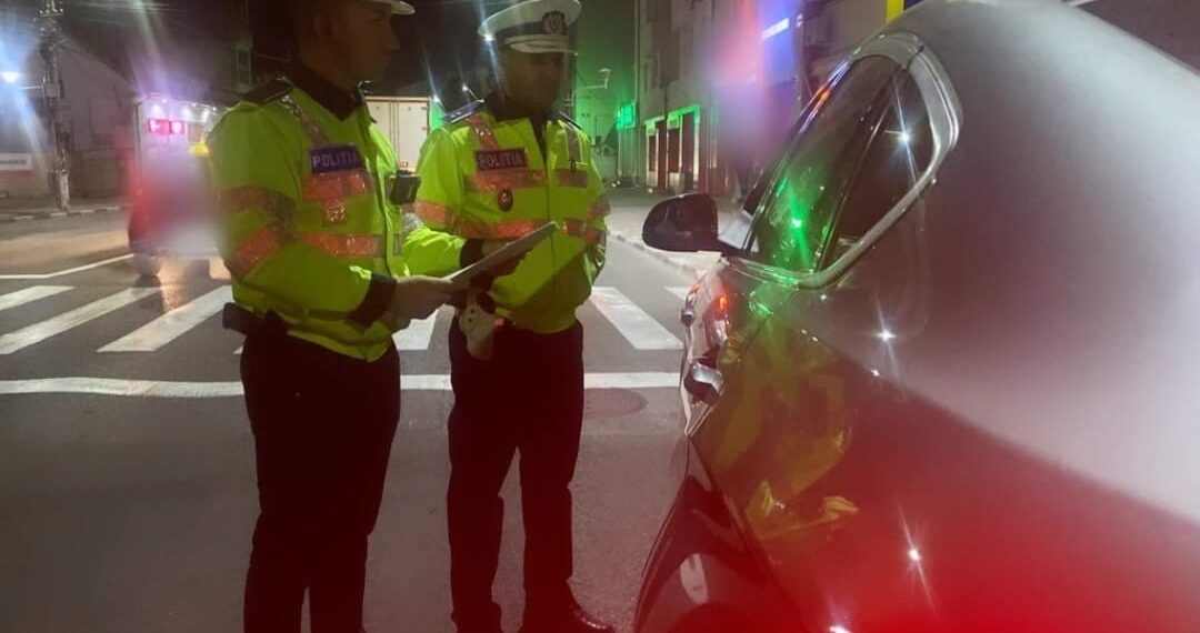 FOTO Peste 200 de polițiștii suceveni acționează în acest weekend cu toate aparatele etilotest, etilometru și drugtest din dotarea Inspectoratului de Poliție Județean. Peste 500 de amenzi, în valoare totală de 300.000 de lei, au fost aplicate în trei zile