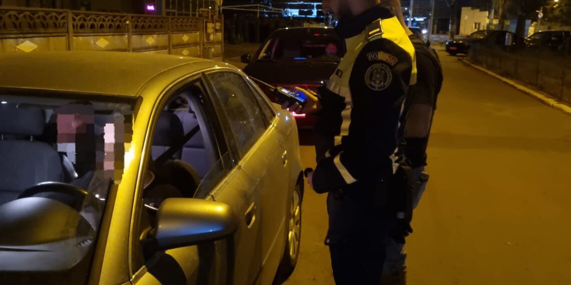 FOTO Peste 200 de polițiștii suceveni acționează în acest weekend cu toate aparatele etilotest, etilometru și drugtest din dotarea Inspectoratului de Poliție Județean. Peste 500 de amenzi, în valoare totală de 300.000 de lei, au fost aplicate în trei zile