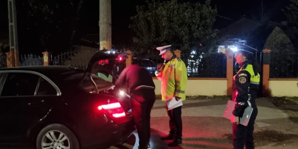 FOTO Peste 200 de polițiștii suceveni acționează în acest weekend cu toate aparatele etilotest, etilometru și drugtest din dotarea Inspectoratului de Poliție Județean. Peste 500 de amenzi, în valoare totală de 300.000 de lei, au fost aplicate în trei zile