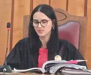 Judecătoarea șpăgară de la Tribunalul Suceava a fost arestată preventiv, împreună cu interlopul ”Tonici” din Rădăuți