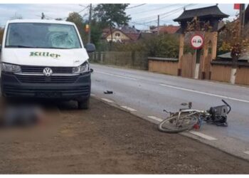FOTO Un biciclist în vârstă 75 de ani a murit după ce a fost lovit de o autoutilitară, pe raza localității Milișăuți