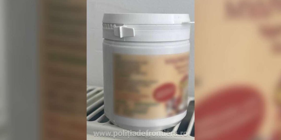FOTO Un ucrainean a încercat să intre în România, prin PTF Vicovu de Sus, cu 400 de grame de ciuperci halucinogene și 240 de comprimate obținute din aceeași plantă