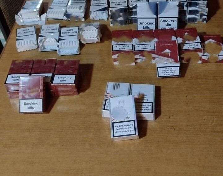 FOTO Polițiștii suceveni au efectuat 26 de percheziții domiciliare, într-un dosar de contrabandă de țigări. Au fost confiscate peste 25.000 de pachete cu țigări de contrabandă