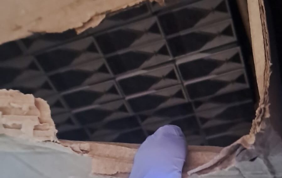 FOTO Polițiștii suceveni au efectuat 26 de percheziții domiciliare, într-un dosar de contrabandă de țigări. Au fost confiscate peste 25.000 de pachete cu țigări de contrabandă