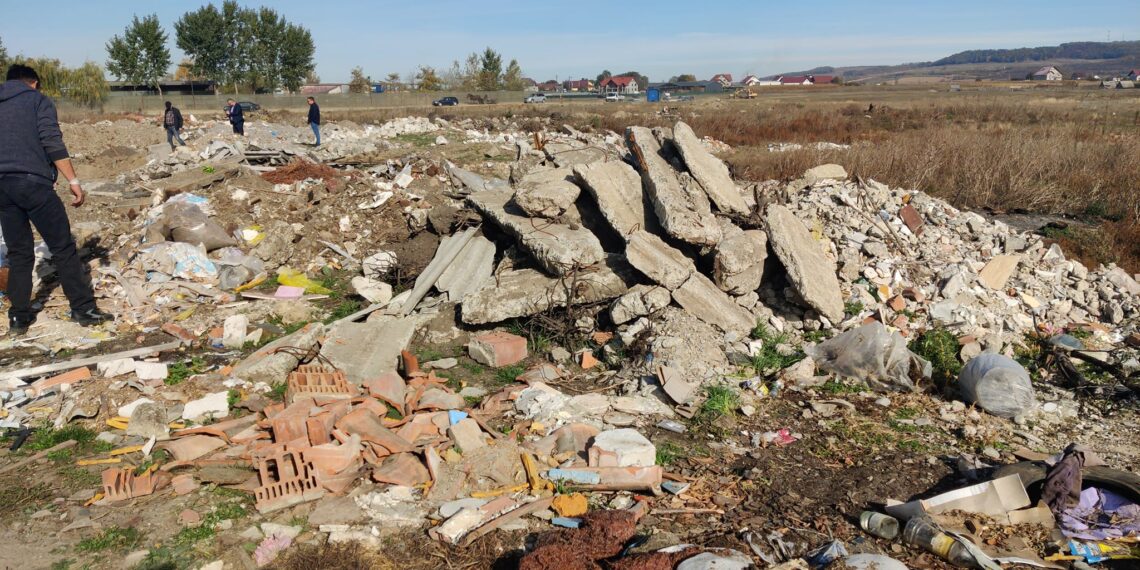 FOTO Primăria Milișăuți a fost amendată cu 45.000 de lei, pentru o groapă de gunoi amenajată ilegal