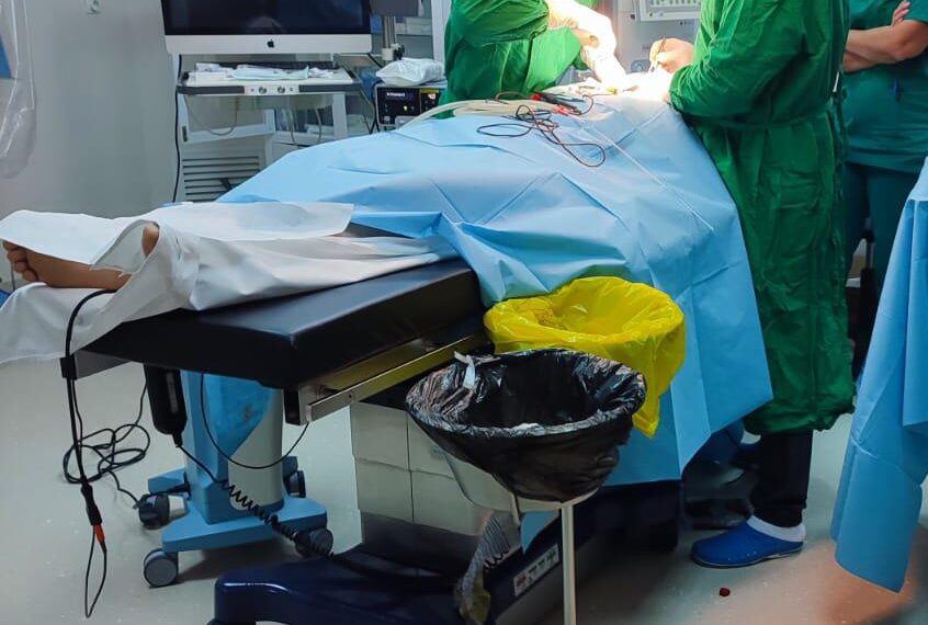 FOTO Doctorii secției ORL din cadrul SCJU Suceava au realizat cu succes intervenția chirurgicală pentru angajatul de la Radburg, căruia i-a explodat o anvelopă de camion în față