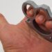 Dosar penal pentru un tânăr de 19 ani, care s-a dus la discoteca din Preutești înarmat cu un pumnal metalic