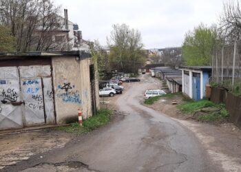 Edilul Ion Lungu speră ca până la finalul acestui an să demoleze cele 59 de garaje din spatele primăriei