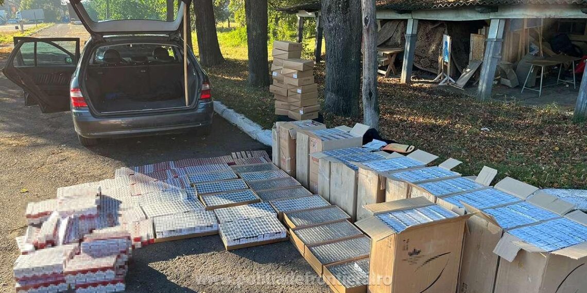 FOTO Polițiștii de frontieră au identificat un autoturism burdușit cu circa 11.000 de pachete de țigări de contrabandă, pe șoseaua de centură a Rădăuțiului
