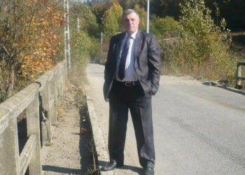 Escrocul din Sucevița, care a înșelat mai multe persoane dându-se avocat, a fost condamnat la patru ani de închisoare. Acesta trebuie să le plătească victimelor daune materiale în valoare totală de peste 25.000 de lei
