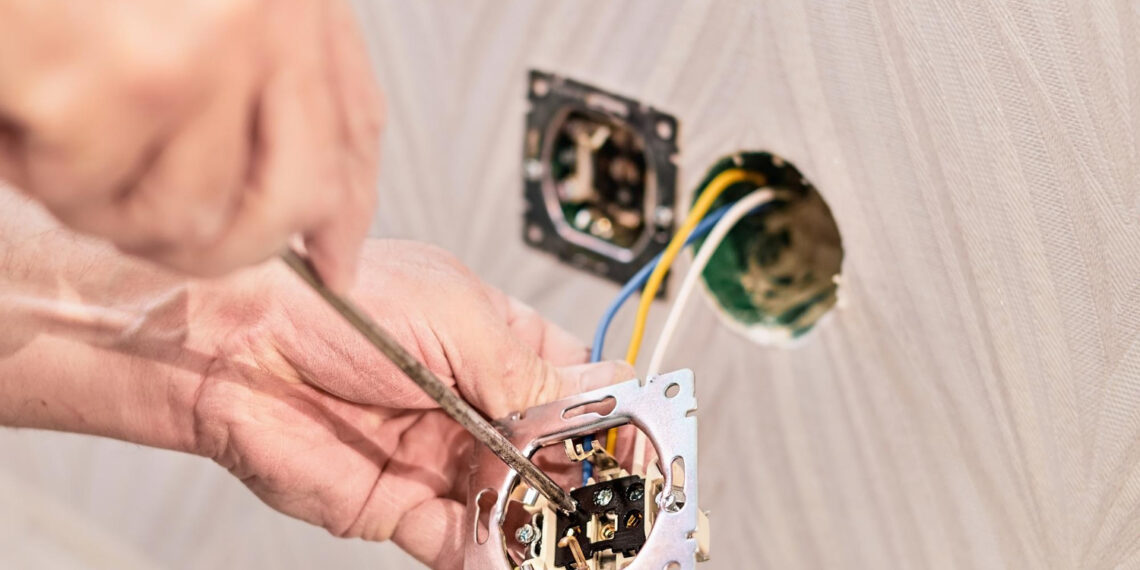 Ce nu trebuie să lipsească din trusa unui electrician?