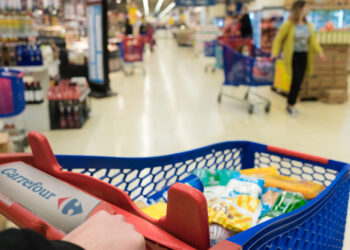 Un recidivist și-a aflat pedeapsa pentru că a furat 144 de pachete cu cafea din magazinul Carrefour, din Suceava. Bărbatul a susținut în fața instanței că nu voia să fure produsele, ci doar și-a uitat PIN-ul de la card