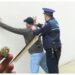 Un sucevean a fost condamnat la o amendă de 7.200 de lei, pentru că a fost prins de două ori cu ”iarbă” asupra sa. Prima dată i s-au găsit doi muguri în buzunar, iar a două oară avea două jonturi la el