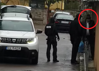 VIDEO Un sucevean de 72 de ani a fost săltat de mascați și introdus în arest, pentru că i-a furat geanta unei comerciante din centrul Sucevei, la Târgul de Toamnă ”Produs în Bucovina”. Clujeanca avea în geantă suma de 7.420 de lei