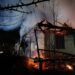 VIDEO Incendiu puternic la o casă din Preutești, în toiul nopții. Un bărbat a fost găsit carbonizat în imobil